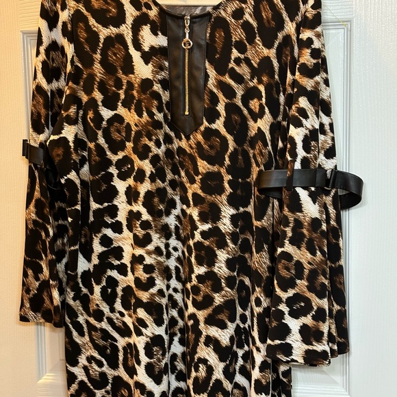 Joseph Ribkoff Animal Print Zipper Blouse plus size 18.  NWOT - Picture 7 of 9